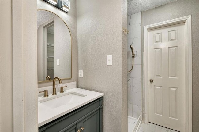 Building Photo - 2801 Adelen Ln