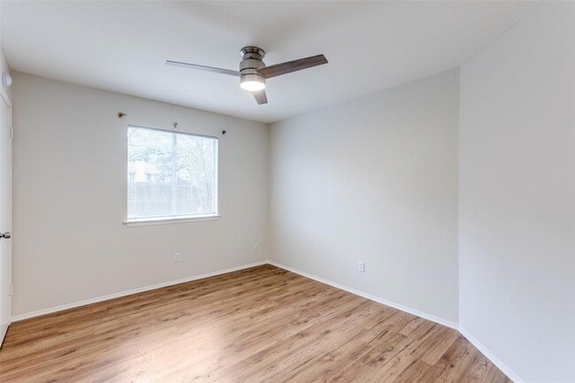 Building Photo - 900 Angleton Cove
