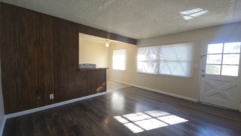 Building Photo - 720 N Marengo Ave