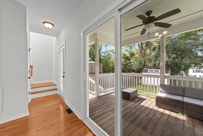 Building Photo - Modern 3 Bedroom home inside Downtown Raleigh, Fenced-in Backyard, Updated Kitchen, Pet Friendly!