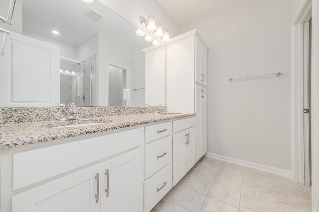 Building Photo - Turnkey & Move-in Ready Research Triangle Park Townhome