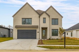 Building Photo - 5037 Modesto Dr