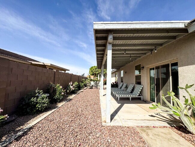 Building Photo - "Spacious 4-Bedroom, 2-Bathroom home in Prime Yuma!"