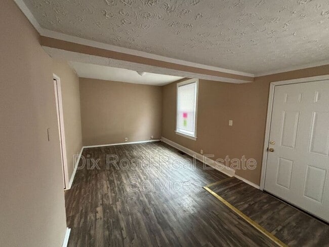 Building Photo - 917 Prytania Ave