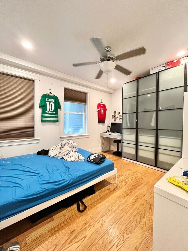 Building Photo - Amazing 5 bed 2.5 bath in Allston... BROKER FEE PAID NY LANDLORD!!