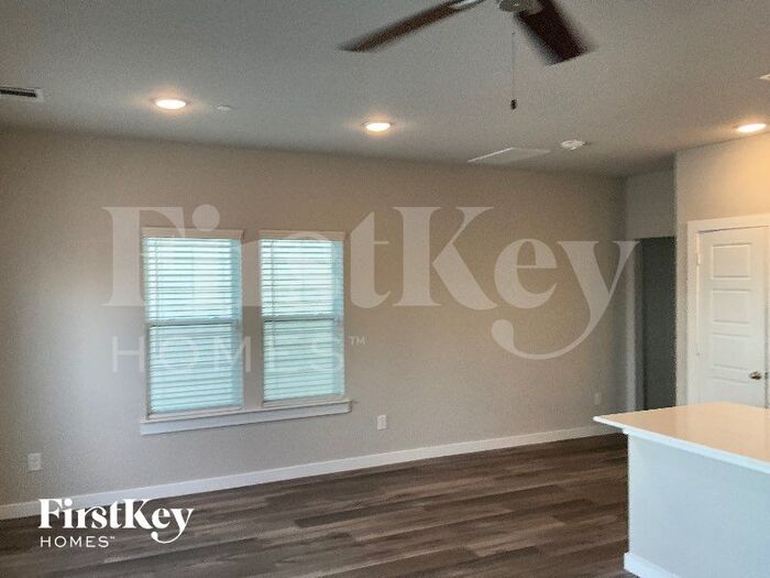 Building Photo - 337 N Centro Cir