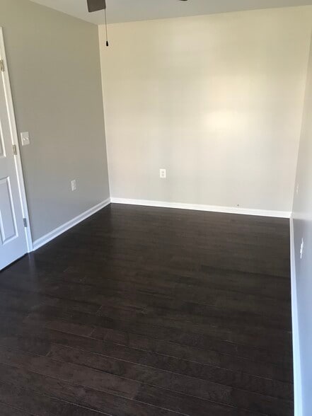 First Room - 6425 Richmond Hwy