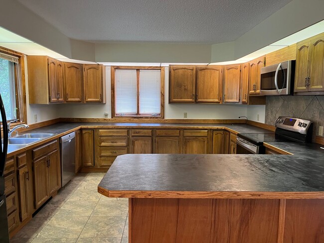 Building Photo - 3 Bdr, 2 Bath, home in beautiful Shields Valley setting