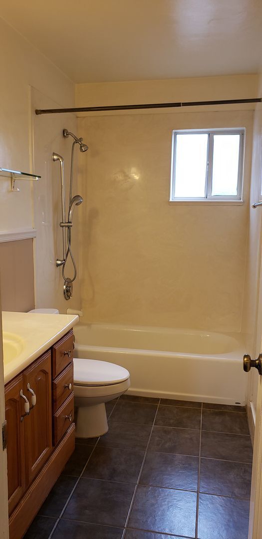 Building Photo - Charming La Mesa home with large private yard and garage!