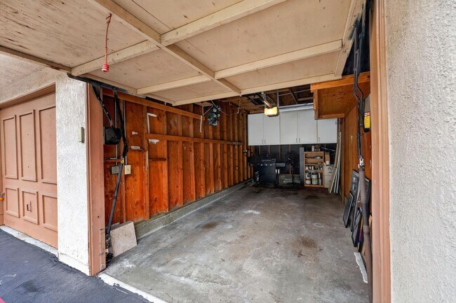 Building Photo - Gated Lake Forest Condo | Pool, Spa, Washer/Dryer & 3 Parking Spaces