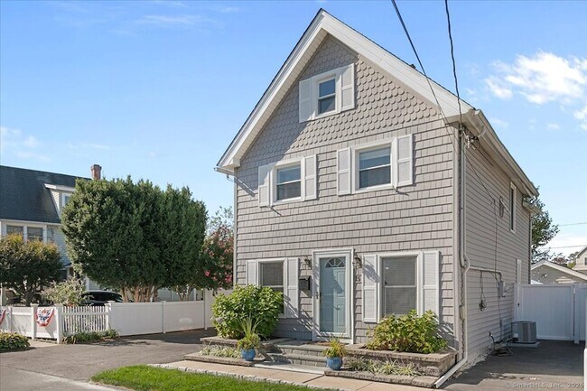Building Photo - 15 Elm St