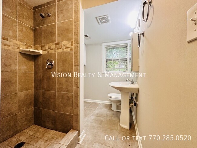 Building Photo - 6150 Mallory Rd
