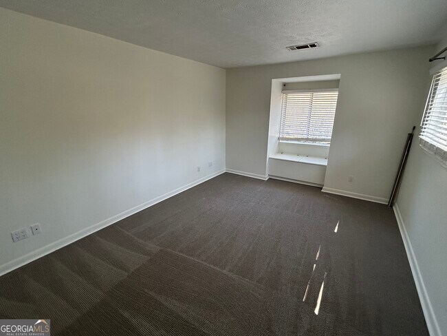 Building Photo - 180 Woodstone Dr