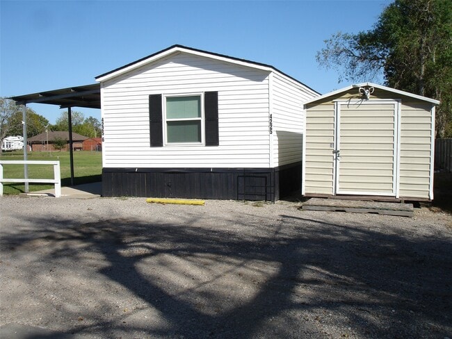 Building Photo - 4225 Wells Dr