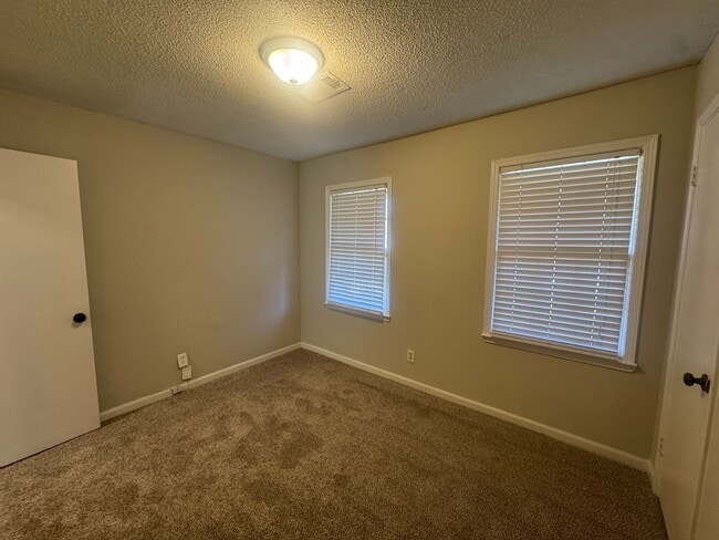 Building Photo - Perfection!!