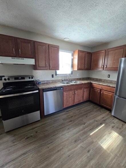 Building Photo - 1409 E 38th St