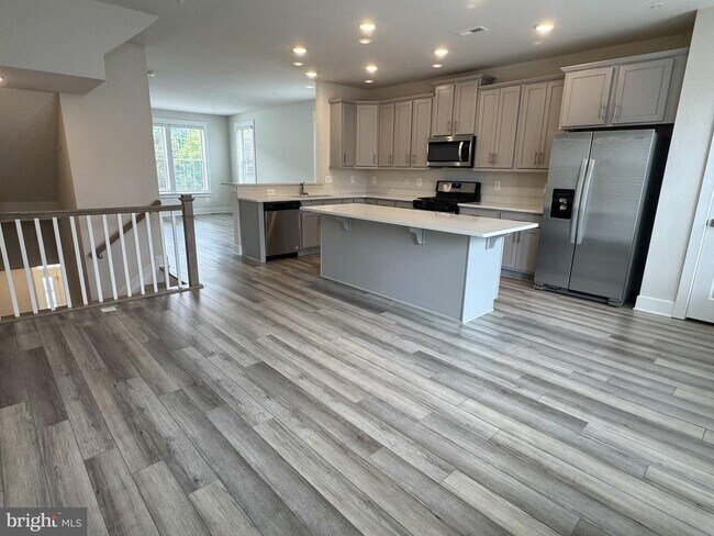 Building Photo - 201 Pomegranate Ln