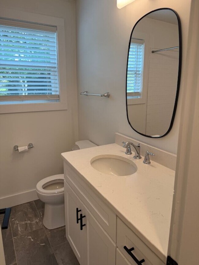 Building Photo - Beautiful remodeled home