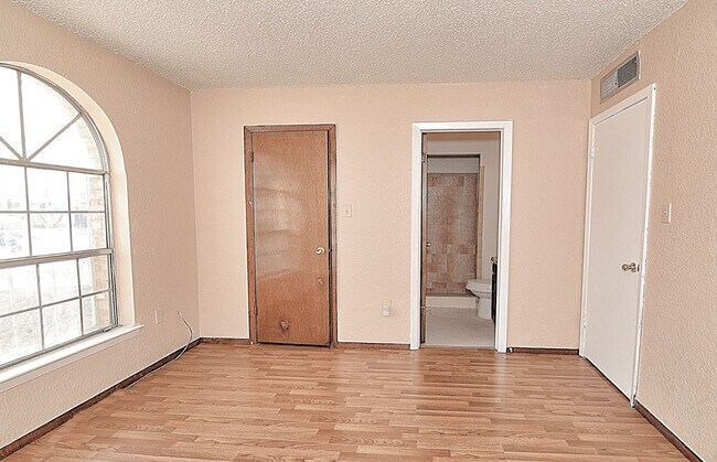Building Photo - 11473 Jim Ferriell Dr
