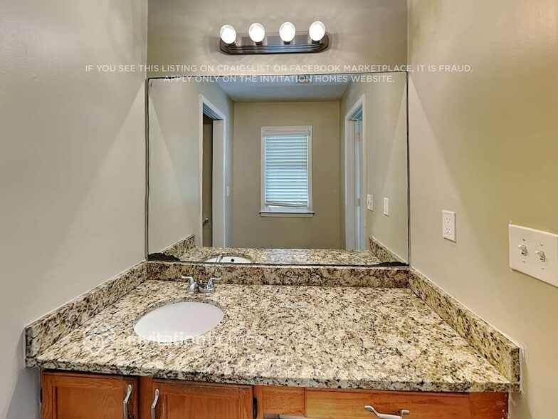 Building Photo - 1441 Albans Ct