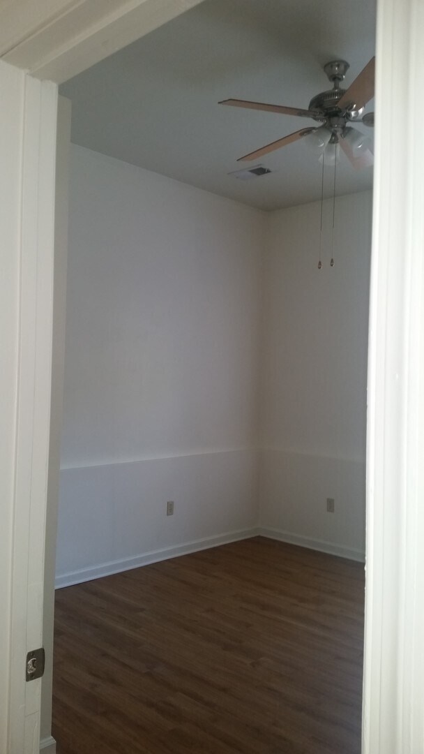 Building Photo - Pet Friendly Single Family Home