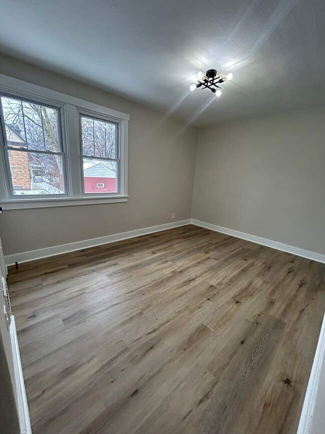 Building Photo - 746 McDonald St