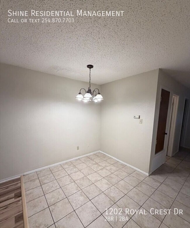 Building Photo - 1202 Royal Crest Dr