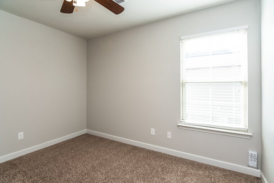 Building Photo - 2674 Champion Hills Dr