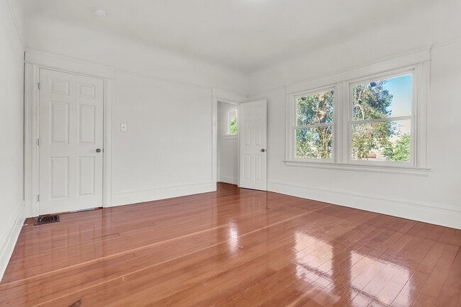 Building Photo - 2633 S Halldale Ave