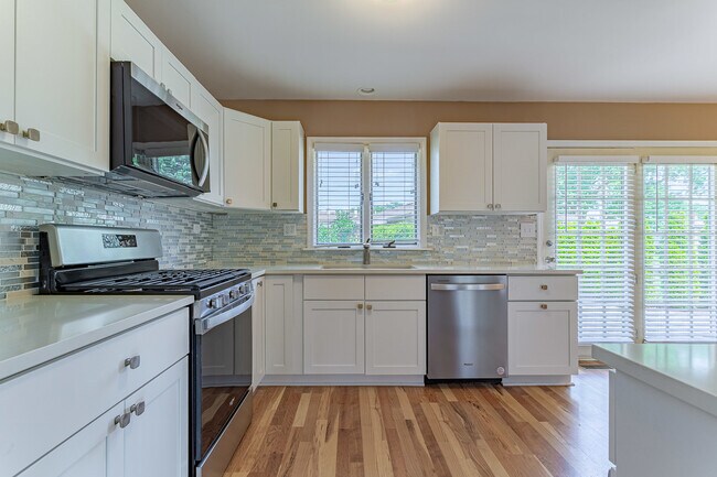 Building Photo - 620 Lamorak Dr