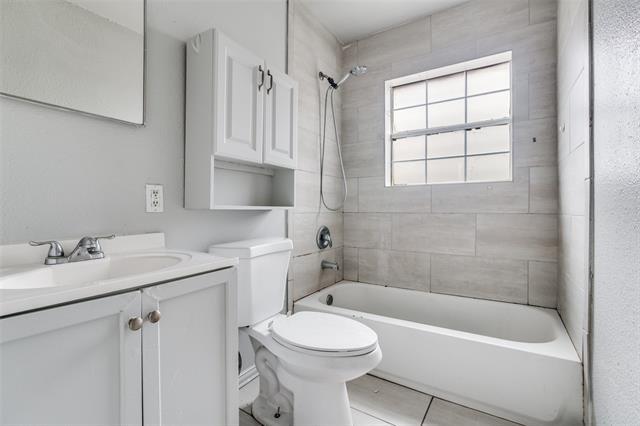 Building Photo - 7911 Wanebe Dr