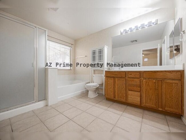 Building Photo - 6715 S 35th Dr