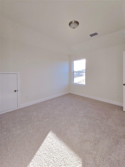 Building Photo - 631 Blakelys Wy