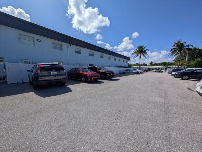 Building Photo - 1470 N Dixie Hwy