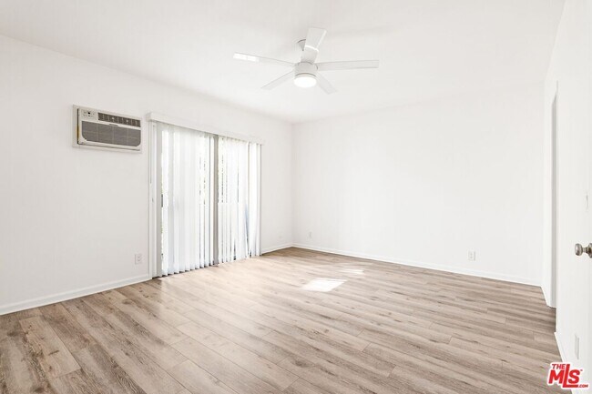 Building Photo - 2242 S Bentley Ave