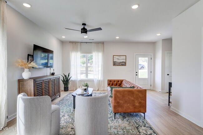 Building Photo - Brand New 3 bed 2 bath across from Northeast State Community College & TRI Cities Airport!