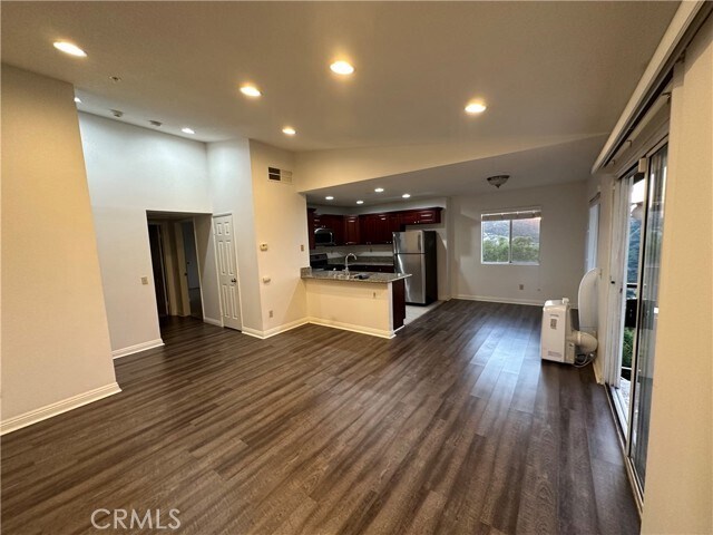 Building Photo - 2620 Avenida Del Vista