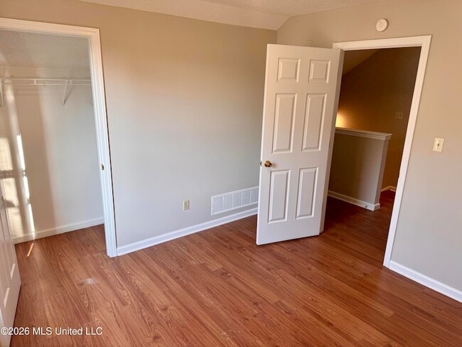 Building Photo - 8170 Clubview Dr