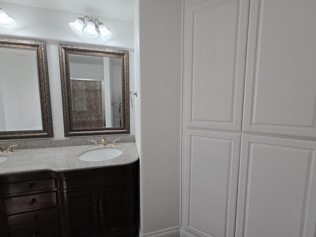 Building Photo - 1612 N Torrey Pines Dr