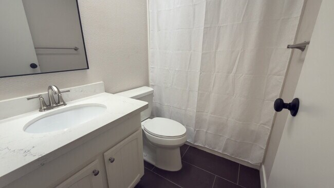 Building Photo - "Charming 1-Bedroom Condo Oasis in Phoenix - Your Perfect Urban Retreat!"