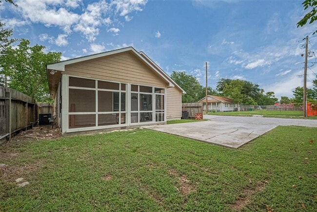 Building Photo - 213 W Murrill Ave