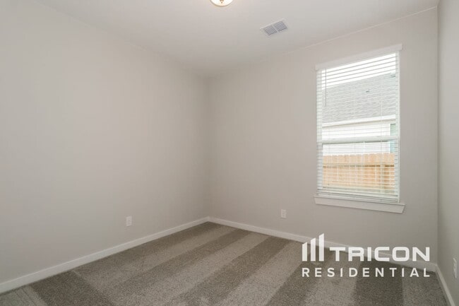 Building Photo - 1724 Mexican Heather Dr