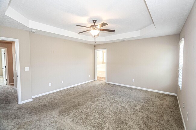 Building Photo - 479 Sebastian Dr