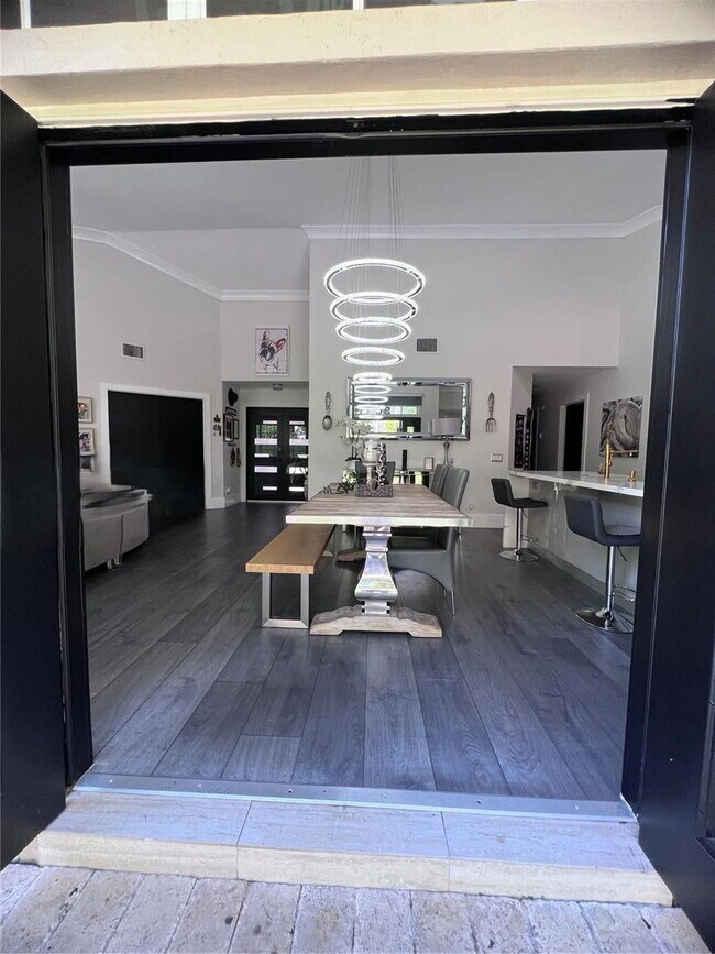 Building Photo - 1371 Bayview Cir