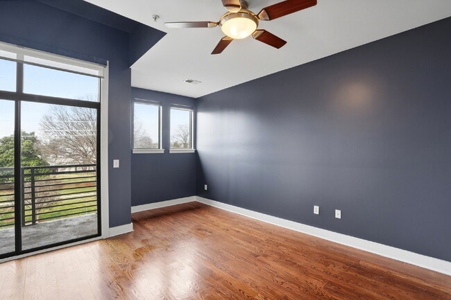 Building Photo - Modern Multi-Level 2BR Retreat with Garage Near Uptown Charlotte