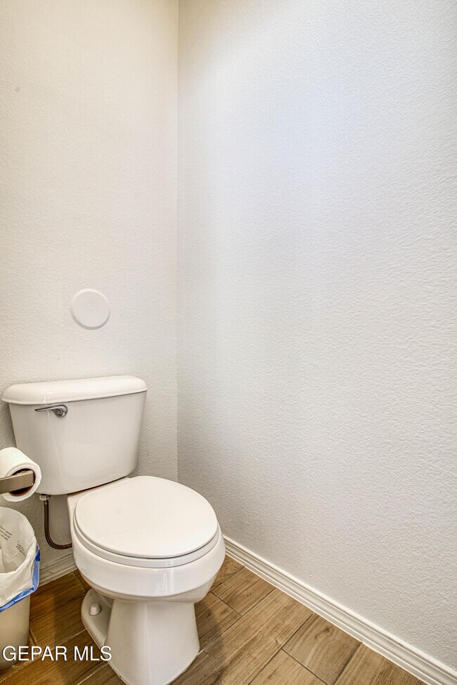 Building Photo - 7517 Red Cedar Dr