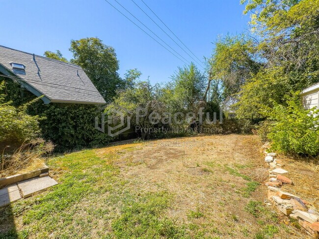 Building Photo - 575 I St