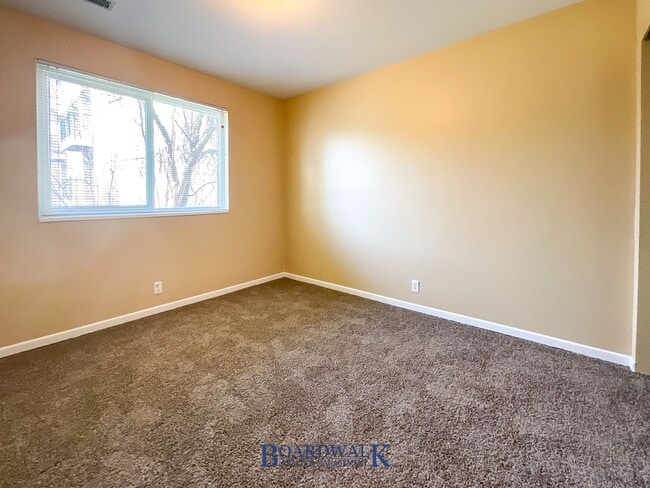 Building Photo - Beautiful 2 bed 2 bath Condo