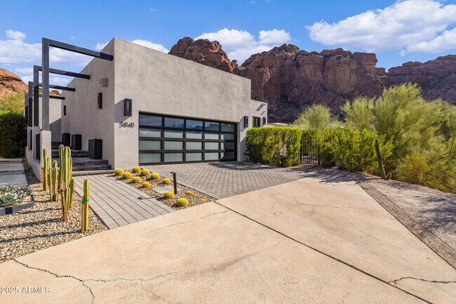 Building Photo - 5841 N Echo Canyon Cir