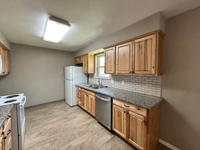 Building Photo - 8219 Elkridge Ave